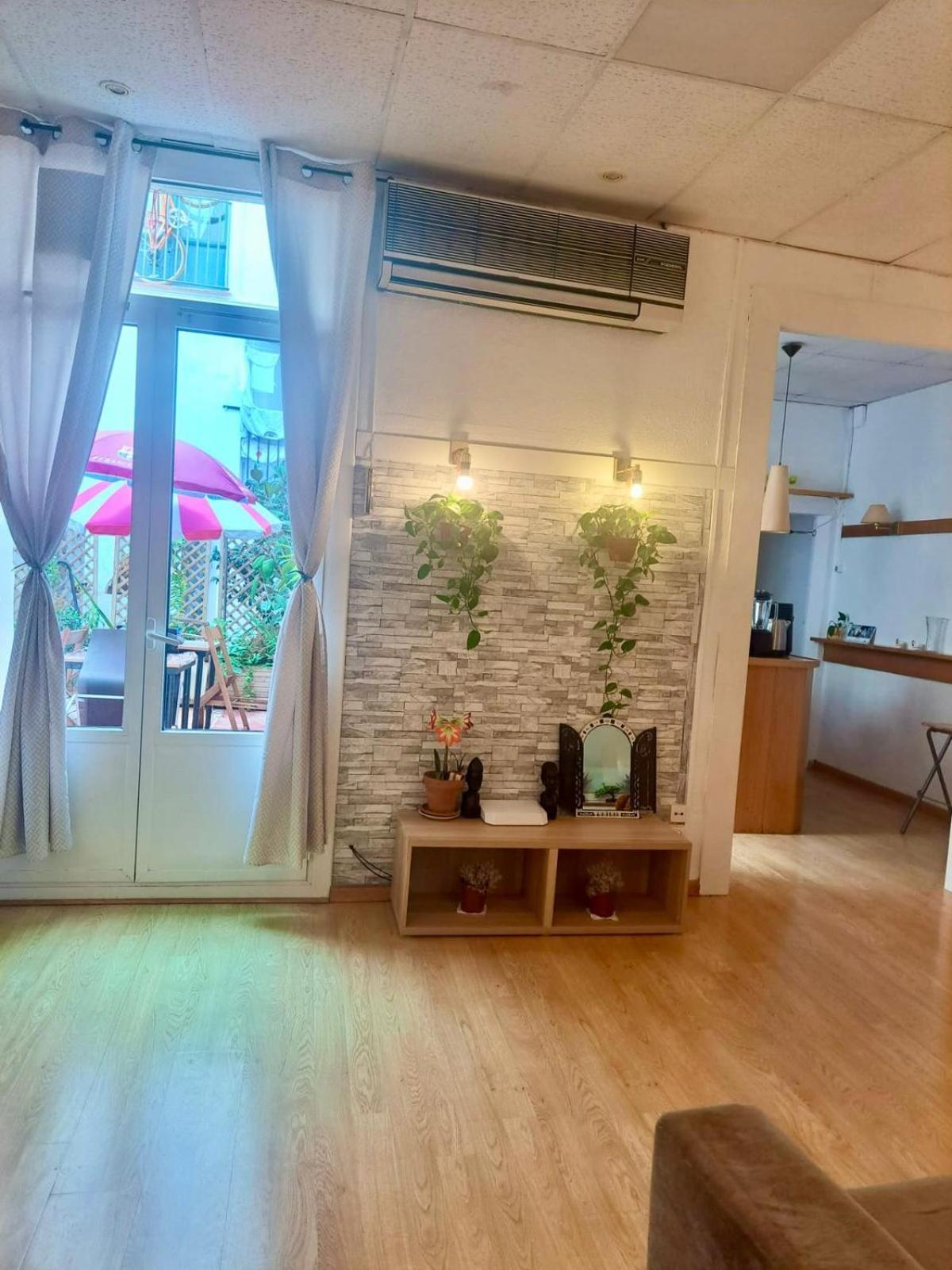 Habitacion Para Grupos Hasta 8 En Plena Rambla De Cataluna Barcelone Extérieur photo