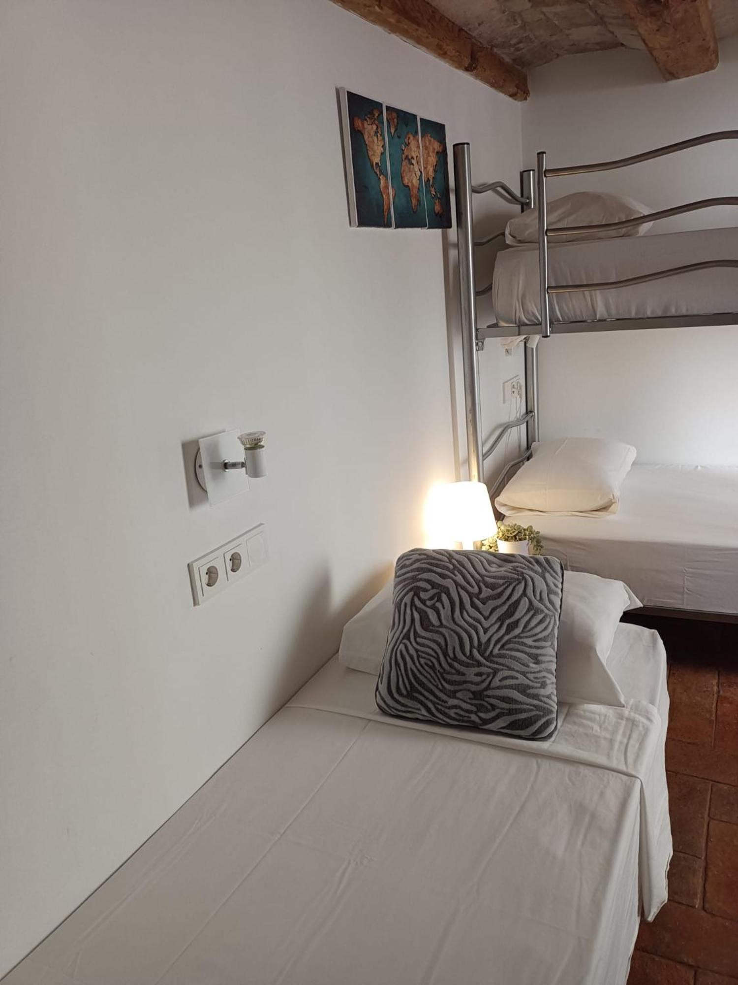 Habitacion Para Grupos Hasta 8 En Plena Rambla De Cataluna Barcelone Extérieur photo