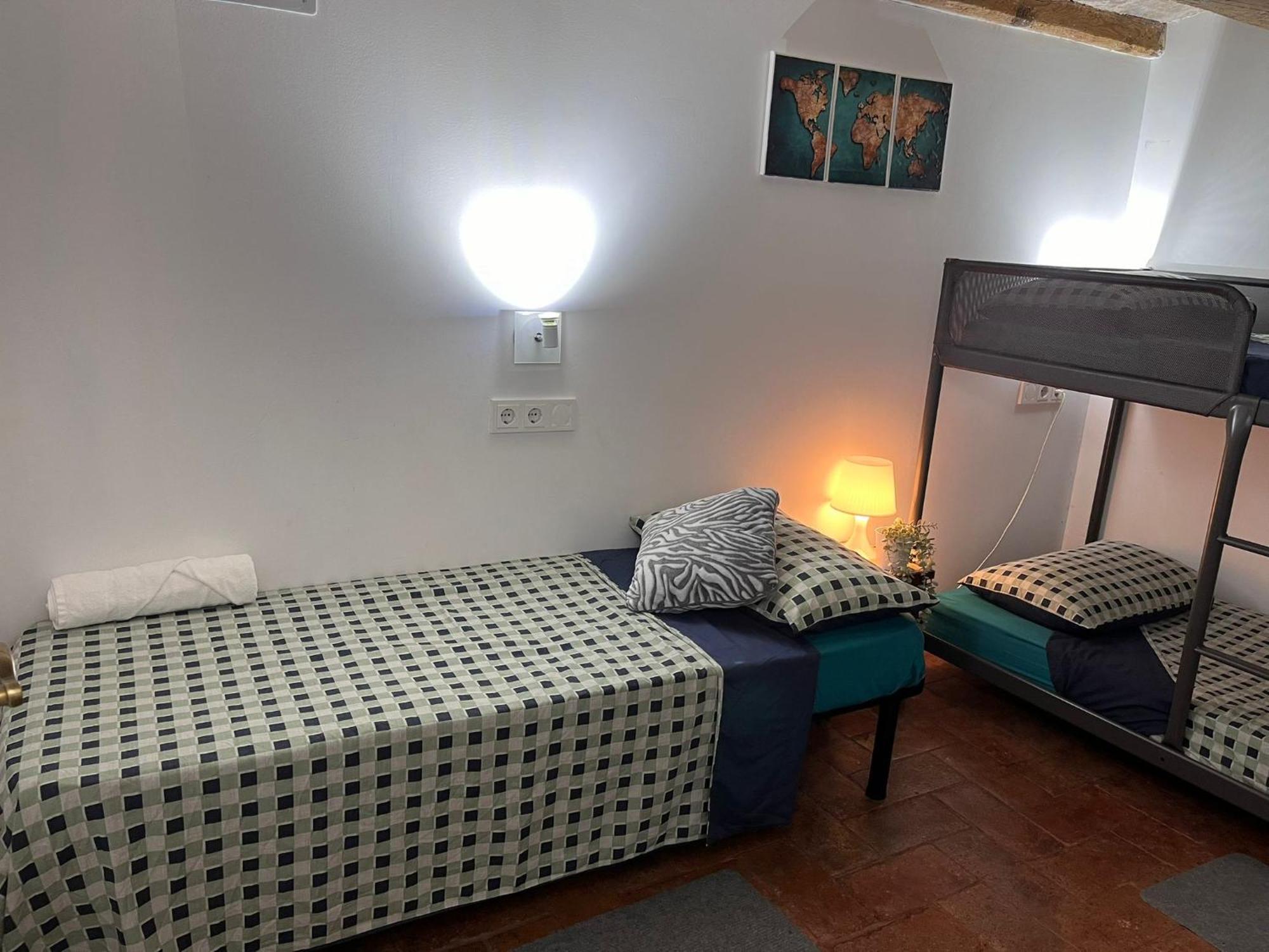 Habitacion Para Grupos Hasta 8 En Plena Rambla De Cataluna Barcelone Extérieur photo