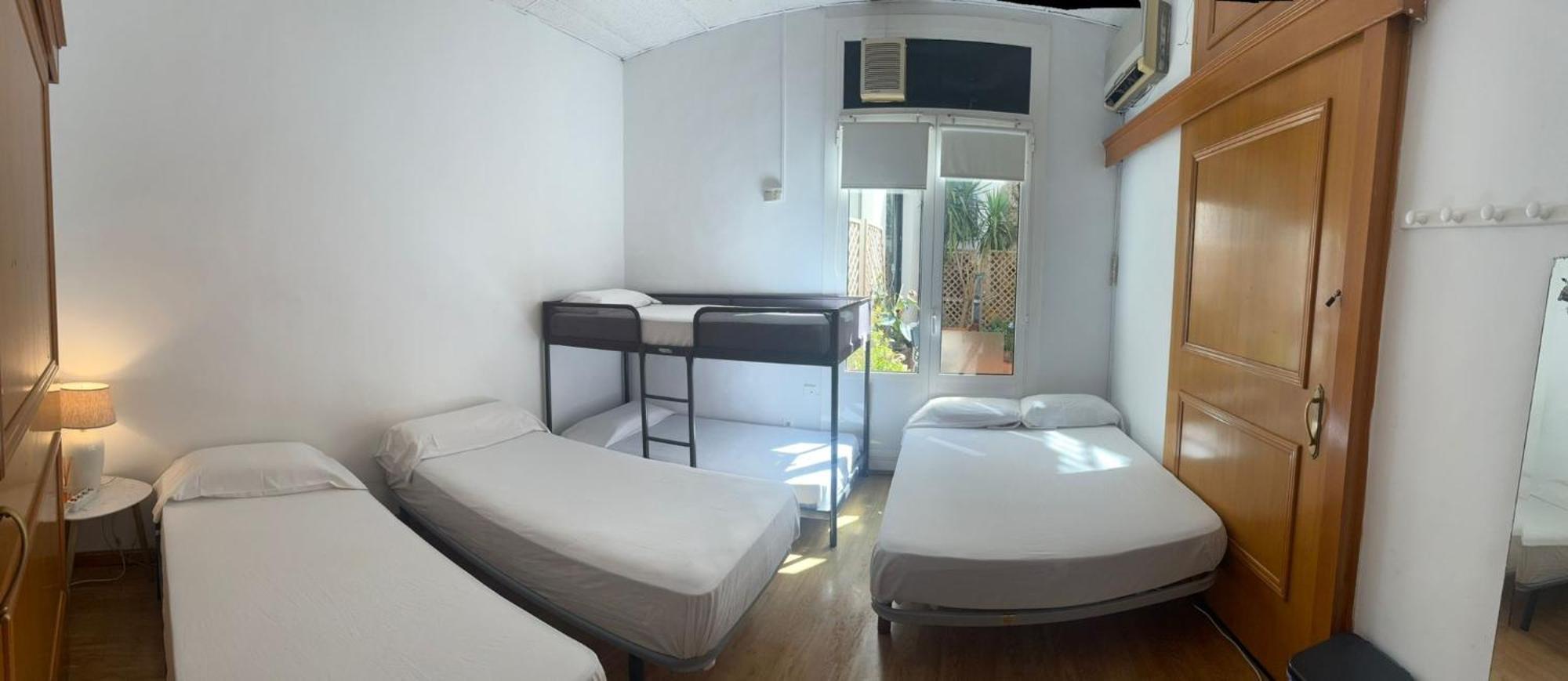 Habitacion Para Grupos Hasta 8 En Plena Rambla De Cataluna Barcelone Extérieur photo